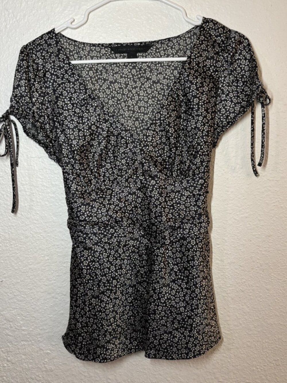 Express Babydoll Top Liberty-style Black White Floral Silk V-Neck Tie Size Small